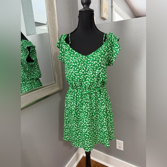 Jessica Simpson Dresses & Skirts - Jessica Simpson green floral mini dress flutter, off-the-shoulder sleeve small